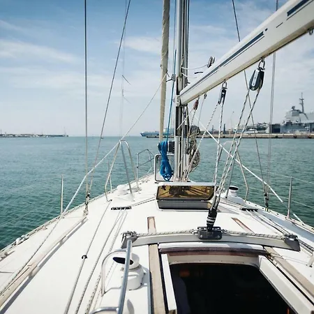 Botel House Boat *
