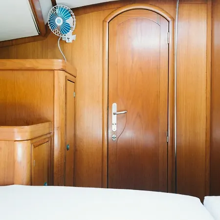 House Boat Botel