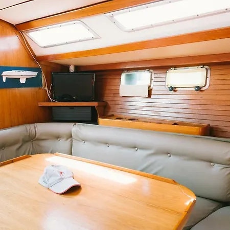 Botel House Boat CTA